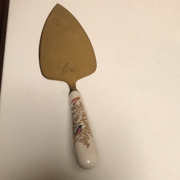 NWOT Cake Sever in a pretty box - Picture 3 of 5